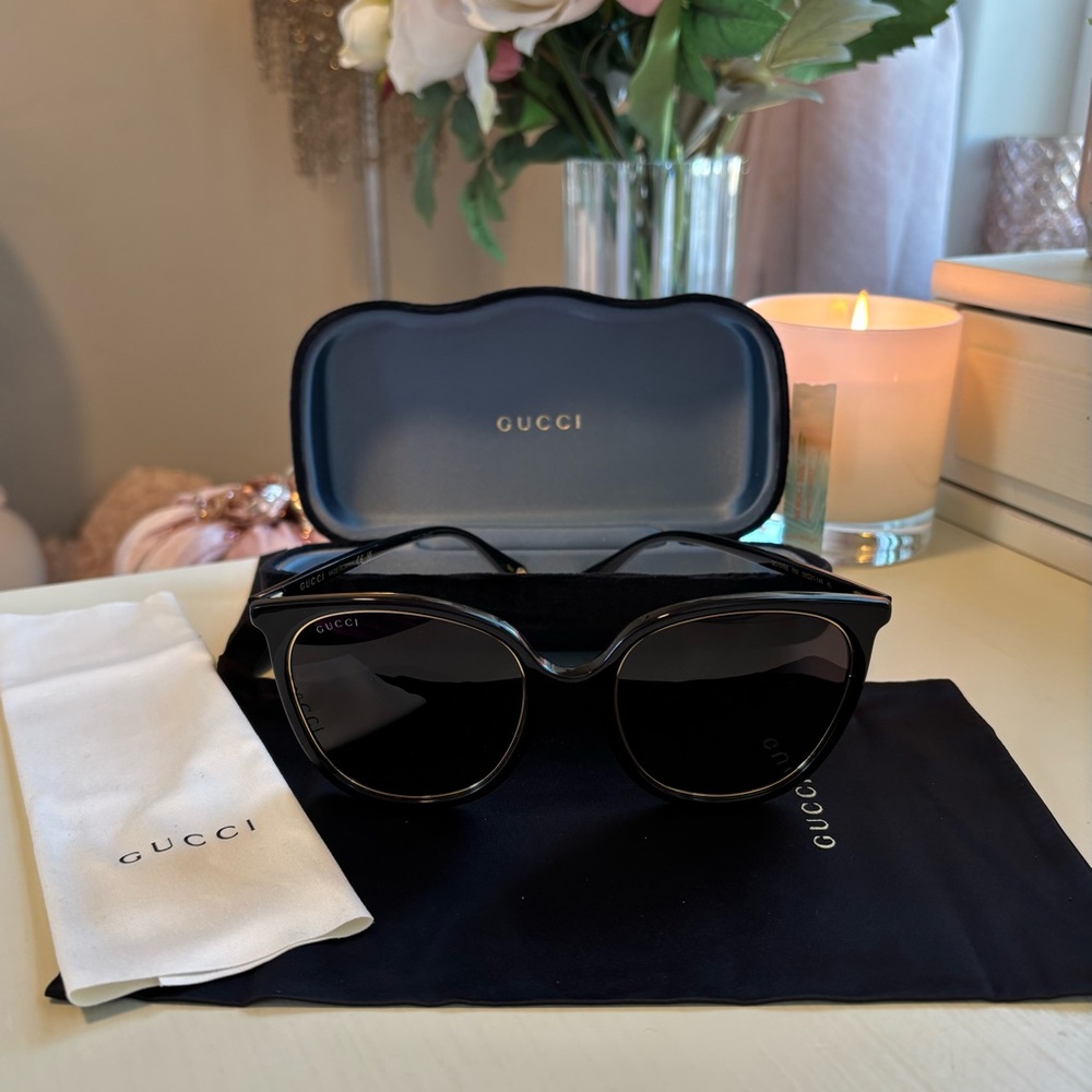 Authentic Gucci Elegant Black Sunglasses. Pristin… - image 1